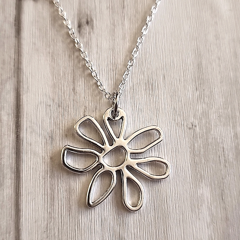 MINIMALIST Artistic Flower Necklace Silver tones 18 Inch Chain NY‎